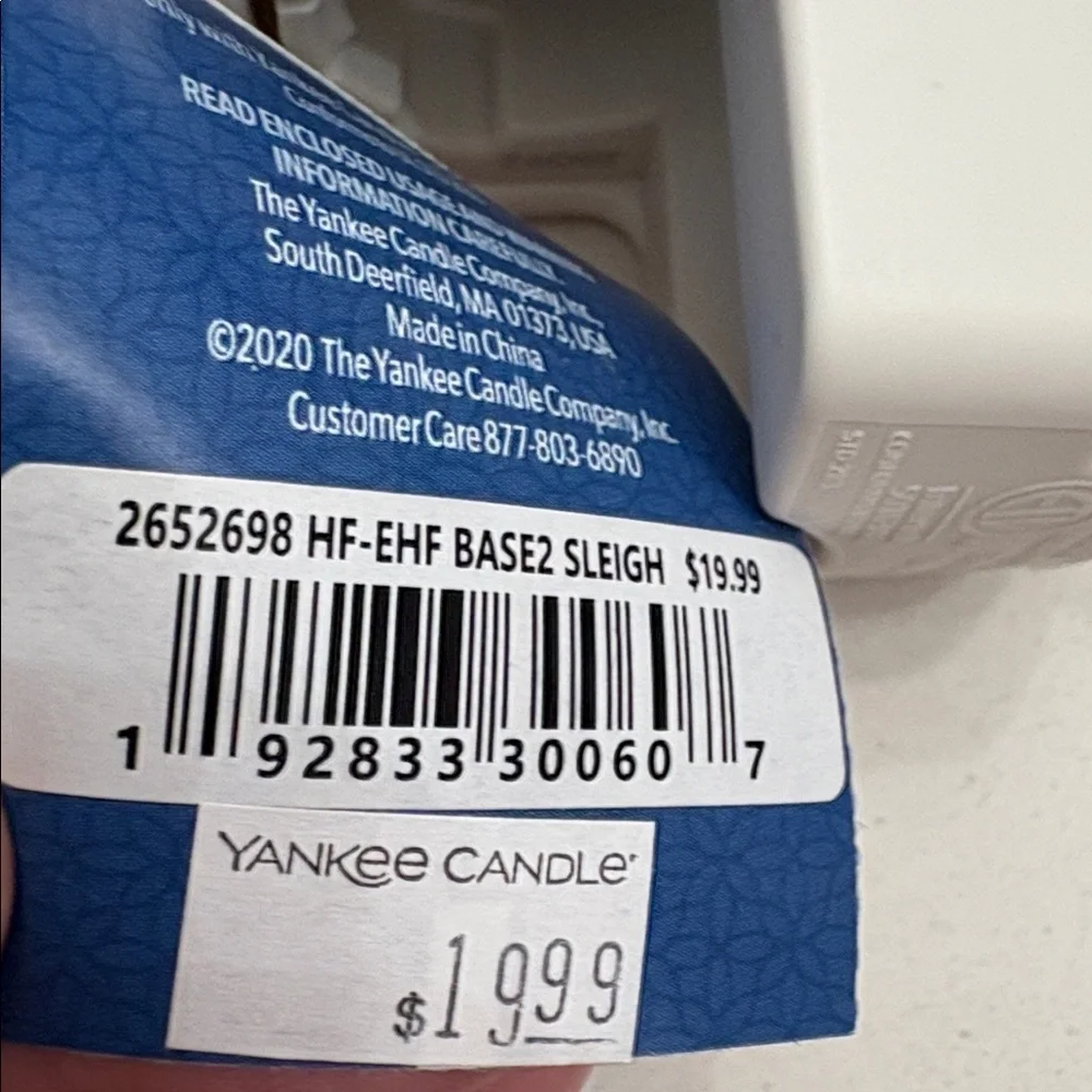 Yankee Candle sleigh with packages scentplug diffuser new